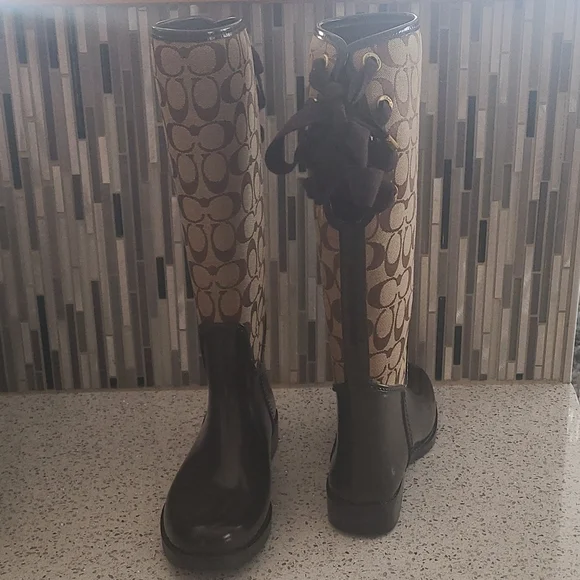 COACH RAIN BOOTS - Picture 2 of 8